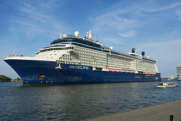 Quels sont les avantages de louer une maison dans les Alpes françaises avec des cours de ski et des balades en raquettes?